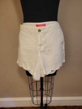 Lilly Pulitxer Buttercu White Scallop Hem Shorts